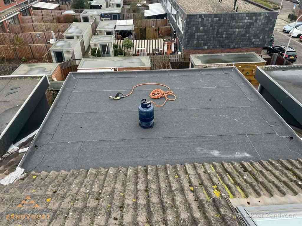 Dakreparatie plat dak met bitumen in Zandvoort