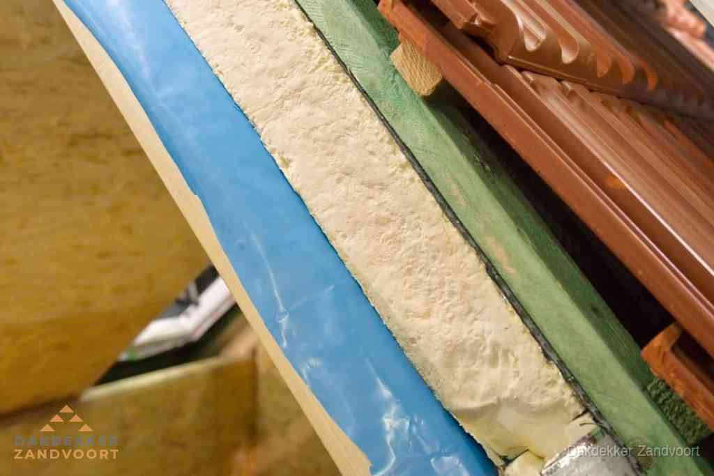 Dwarsdoorsnede dakisolatie met PIR-platen en dakpannen in Zandvoort