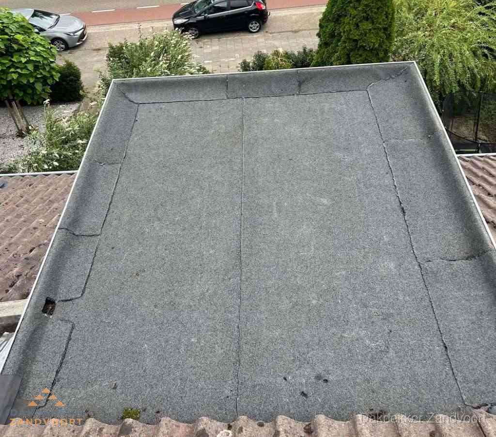 Dakbedekking schuur met bitumen in Zandvoort