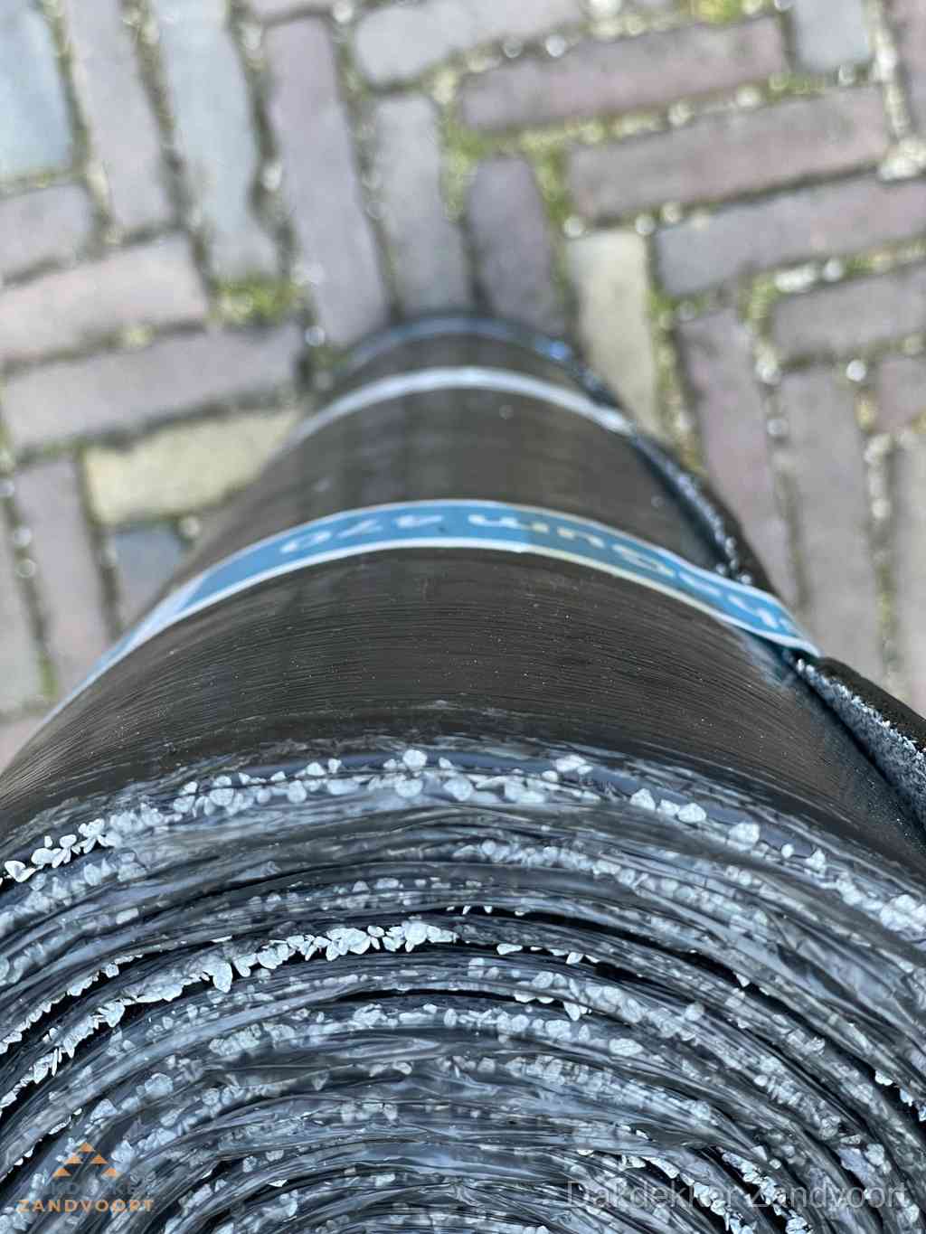 Rol bitumen dakleer met leislag voor plat dak in Zandvoort